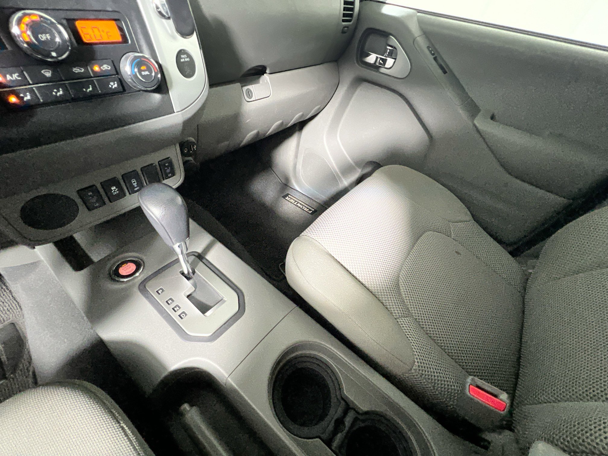 Used 2021 Nissan Frontier SV w/ Midnight Edition Floor Mats image 25