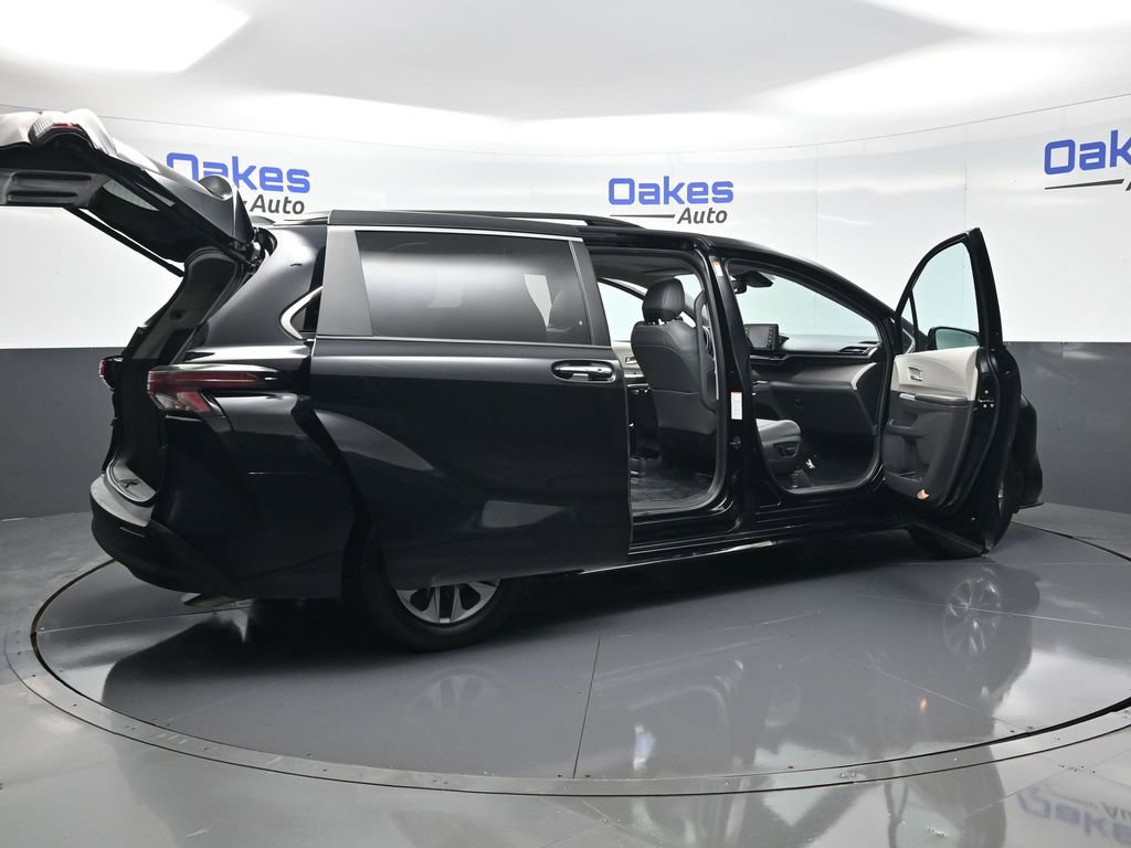 Used 2024 Toyota Sienna XLE image 56