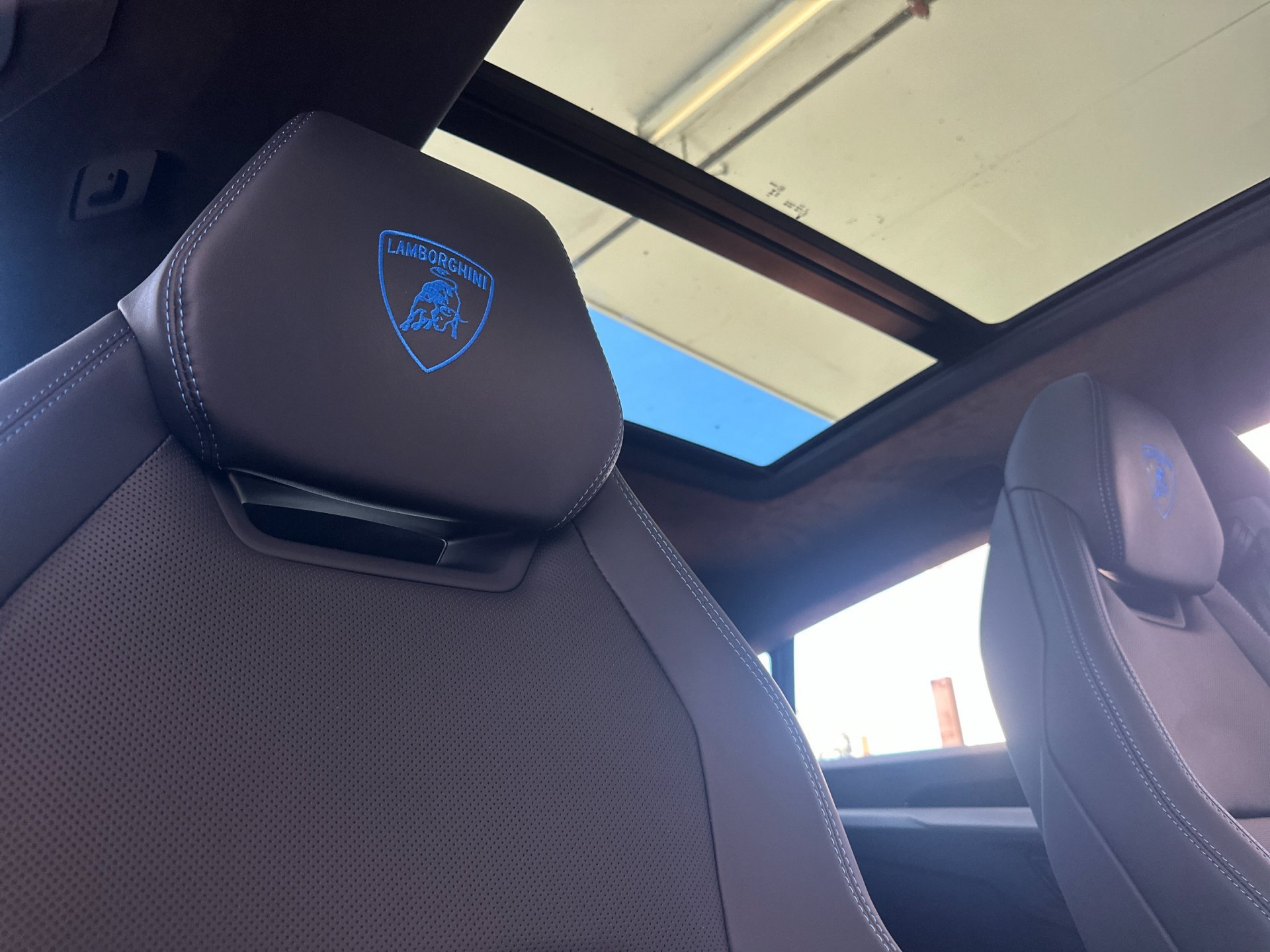 Used 2025 Lamborghini Urus SE AWD/4WD image 21