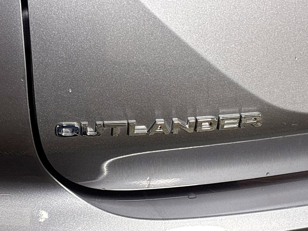 Used 2024 Mitsubishi Outlander SE image 24