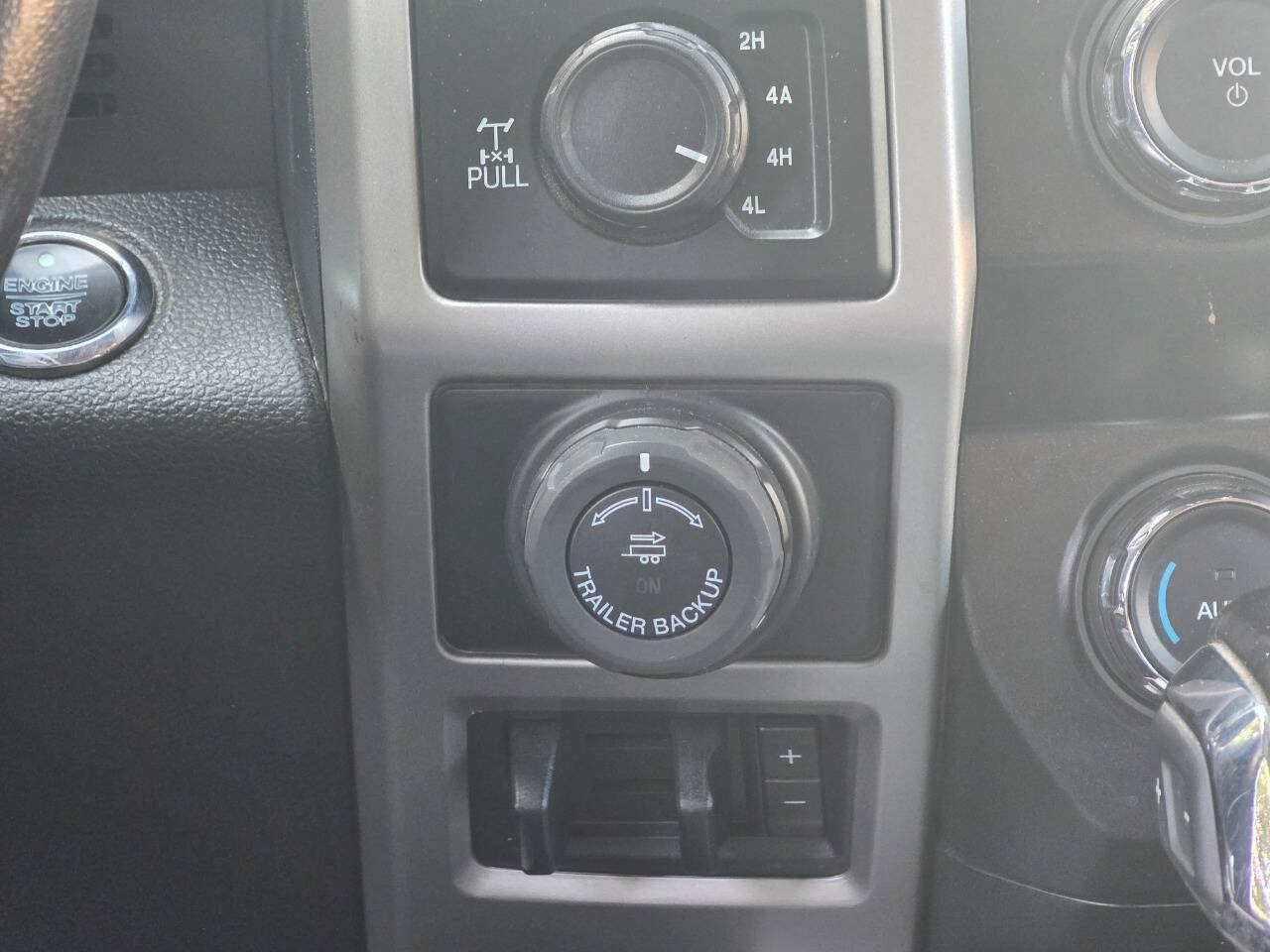 Used 2020 Ford F150 Lariat AWD/4WD image 28
