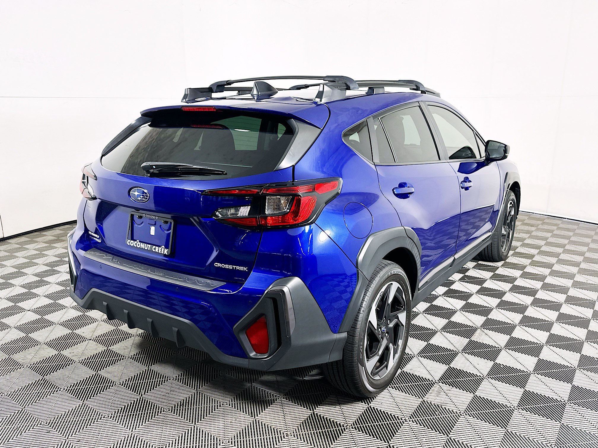 Used 2025 Subaru Crosstrek 2.5i Limited AWD/4WD image 3