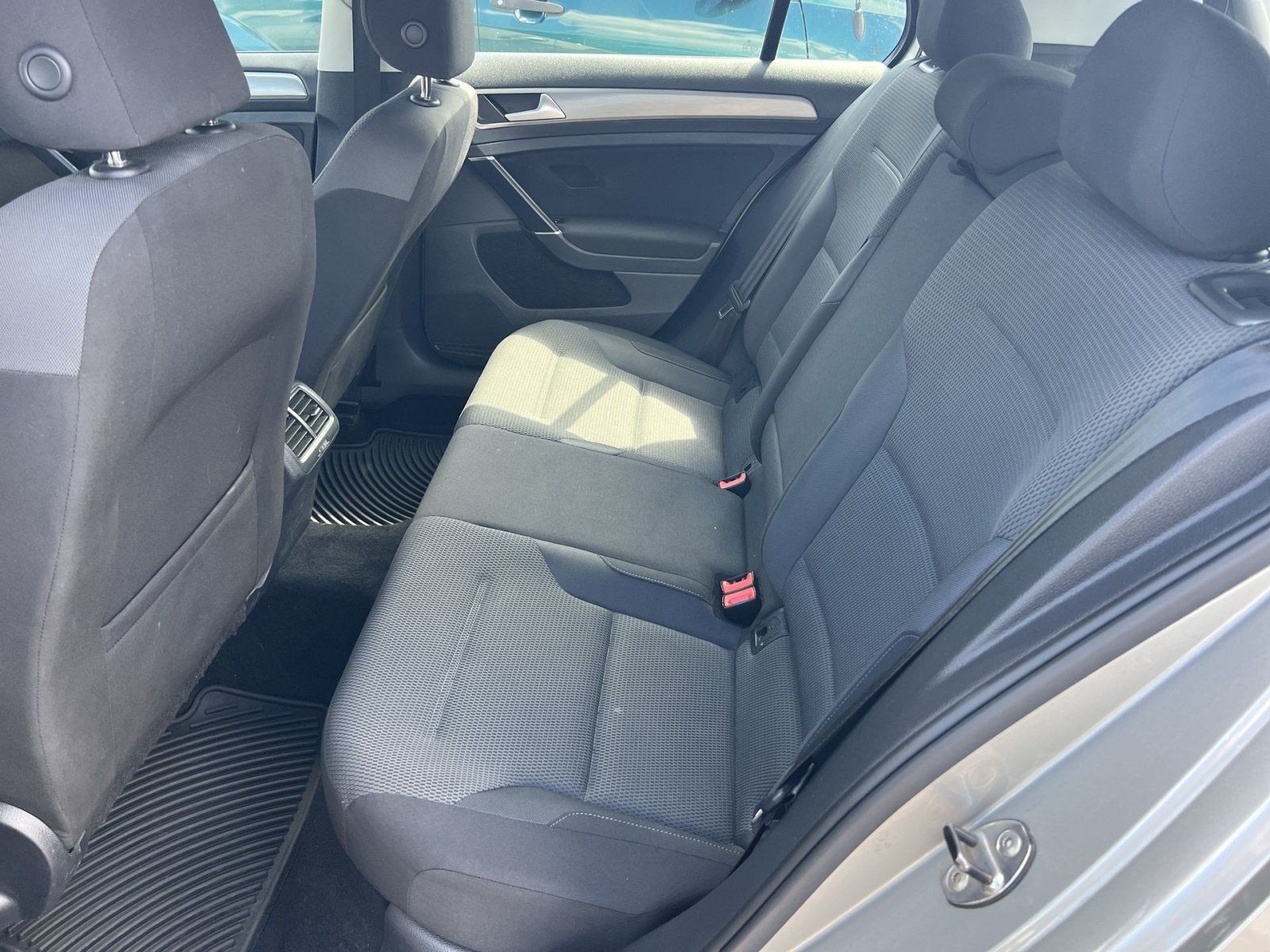Used 2016 Volkswagen Golf S FWD image 21