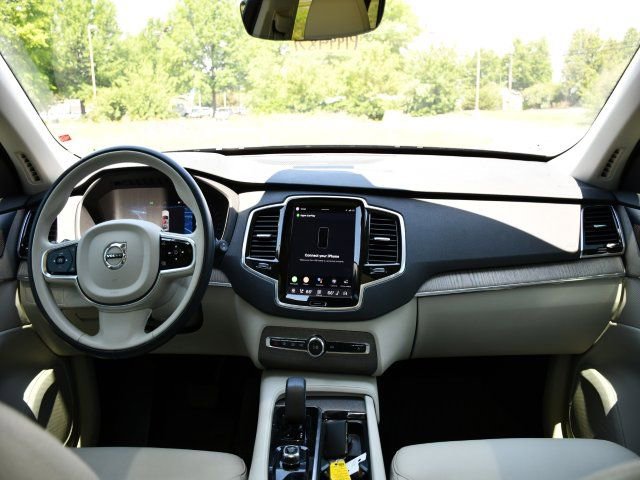 Certified 2023 Volvo XC90 B6 Plus w/ Protection Package Premier AWD/4WD image 17