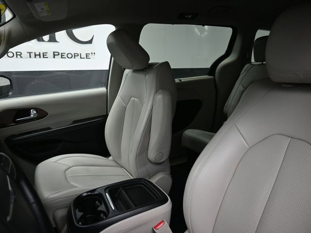 Used 2021 Chrysler Voyager Lxi image 16