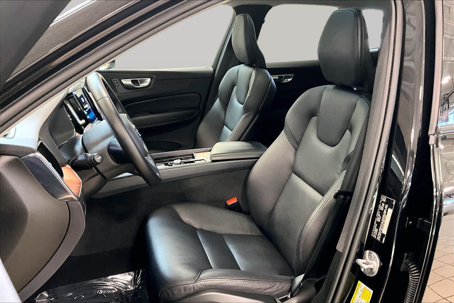 Certified 2024 Volvo XC60 B5 Plus w/ Protection Package Premier AWD/4WD image 9