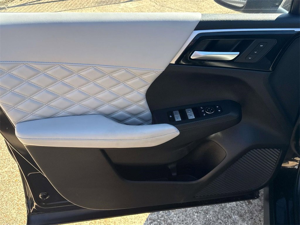 Used 2023 Mitsubishi Outlander SEL Black Edition image 12