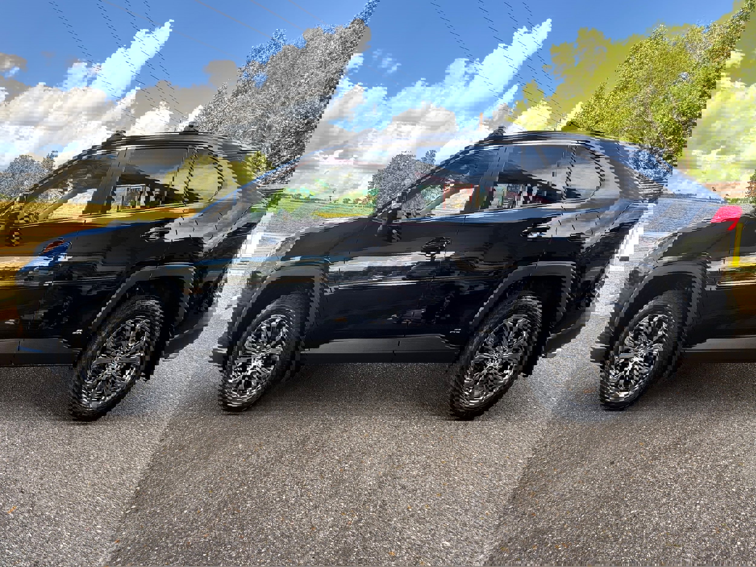 Used 2024 Toyota RAV4 XLE Premium image 1