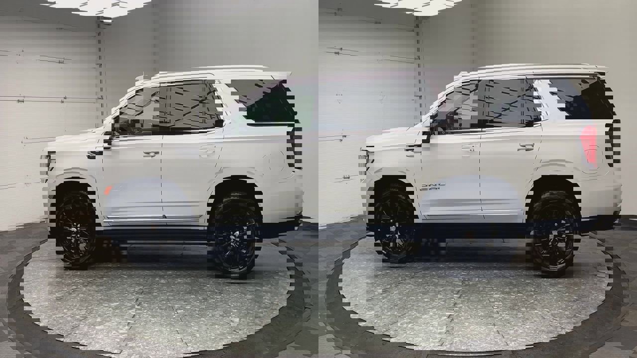 Certified 2021 GMC Yukon Denali w/ Denali Premium Package AWD/4WD image 44