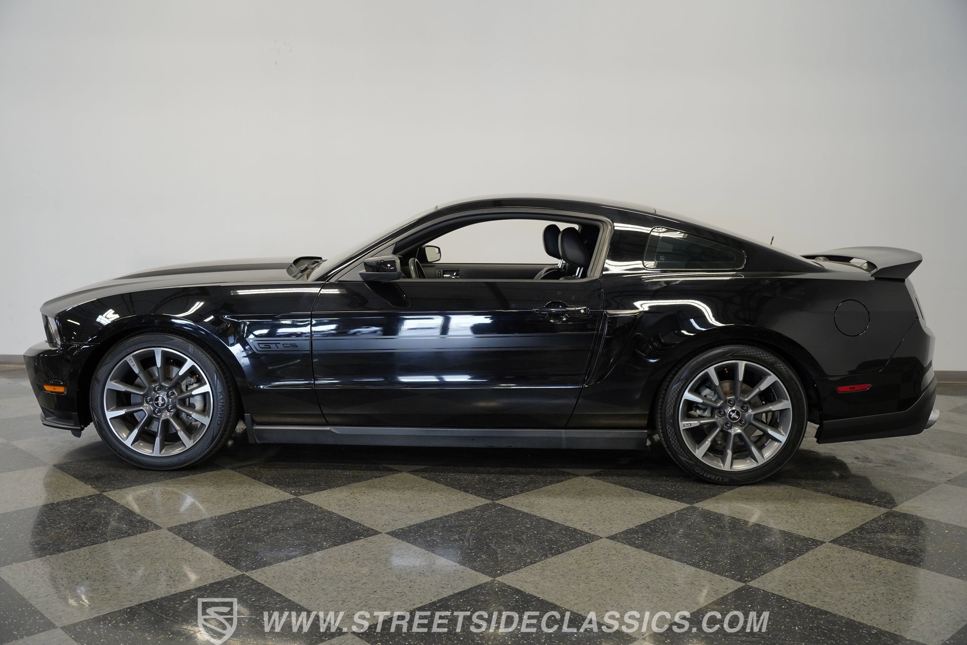 Used 2012 Ford Mustang GT Premium image 2
