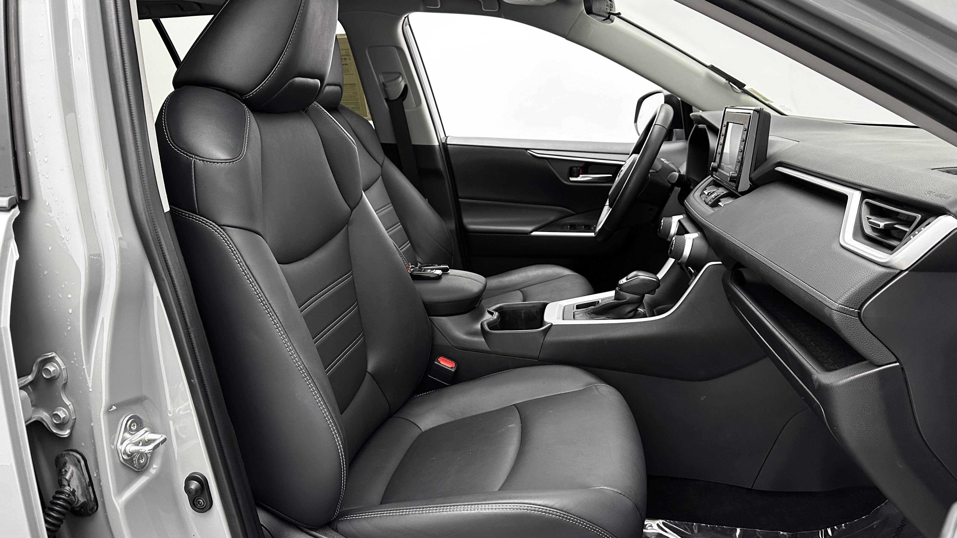 Used 2022 Toyota RAV4 XLE Premium image 37