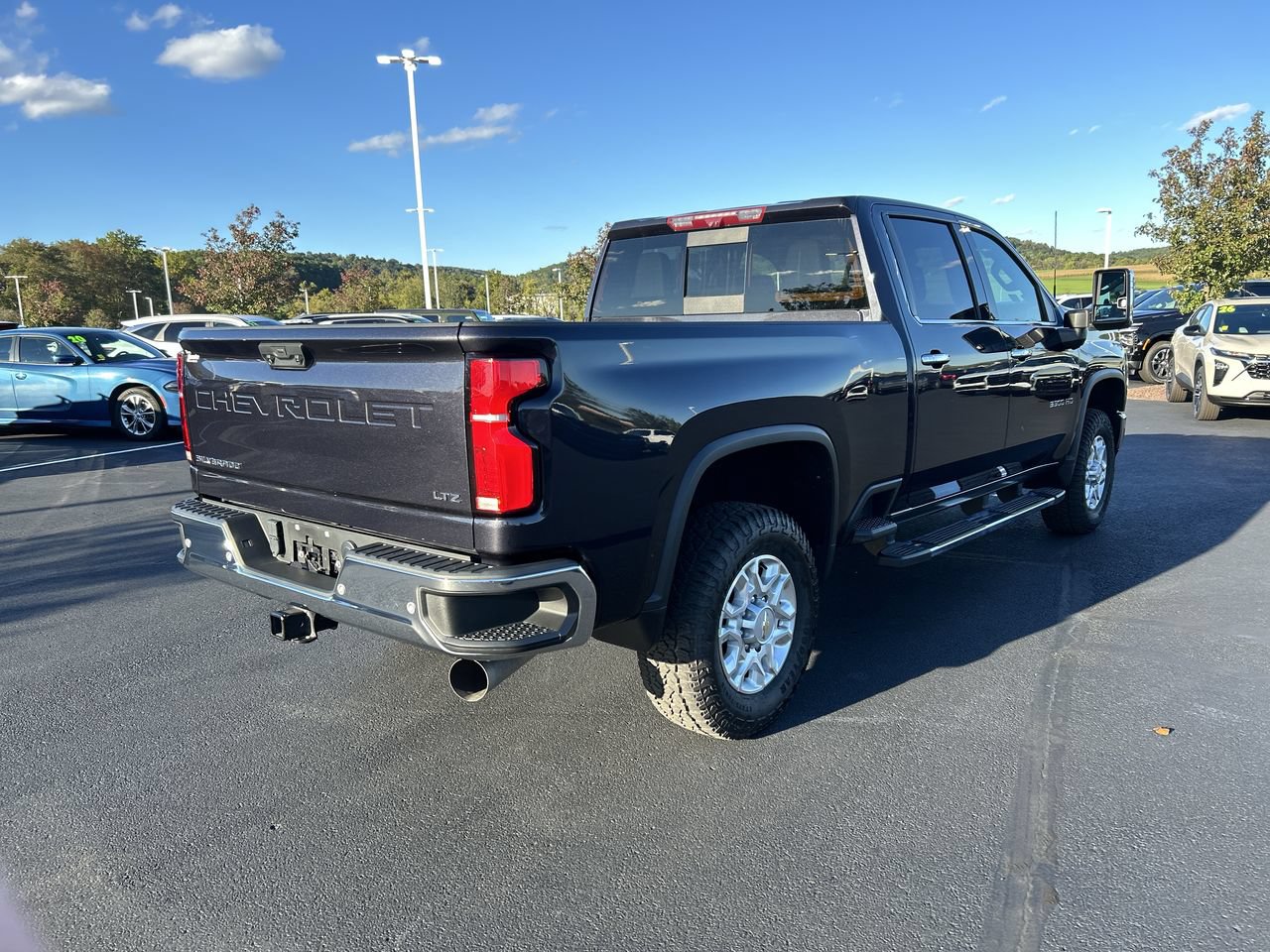 Used 2024 Chevrolet Silverado 3500 LTZ w/ LTZ Convenience Package AWD/4WD image 7