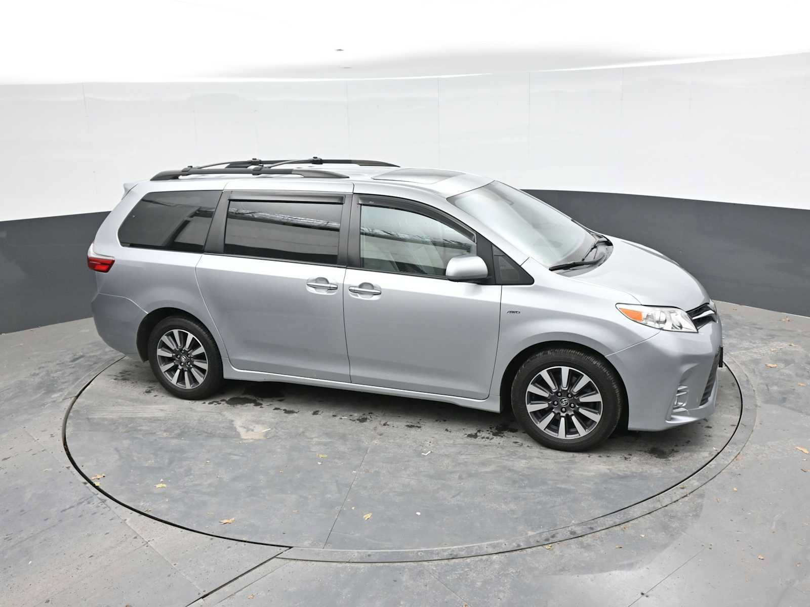 Used 2020 Toyota Sienna XLE w/ XLE Navigation Package AWD/4WD image 19
