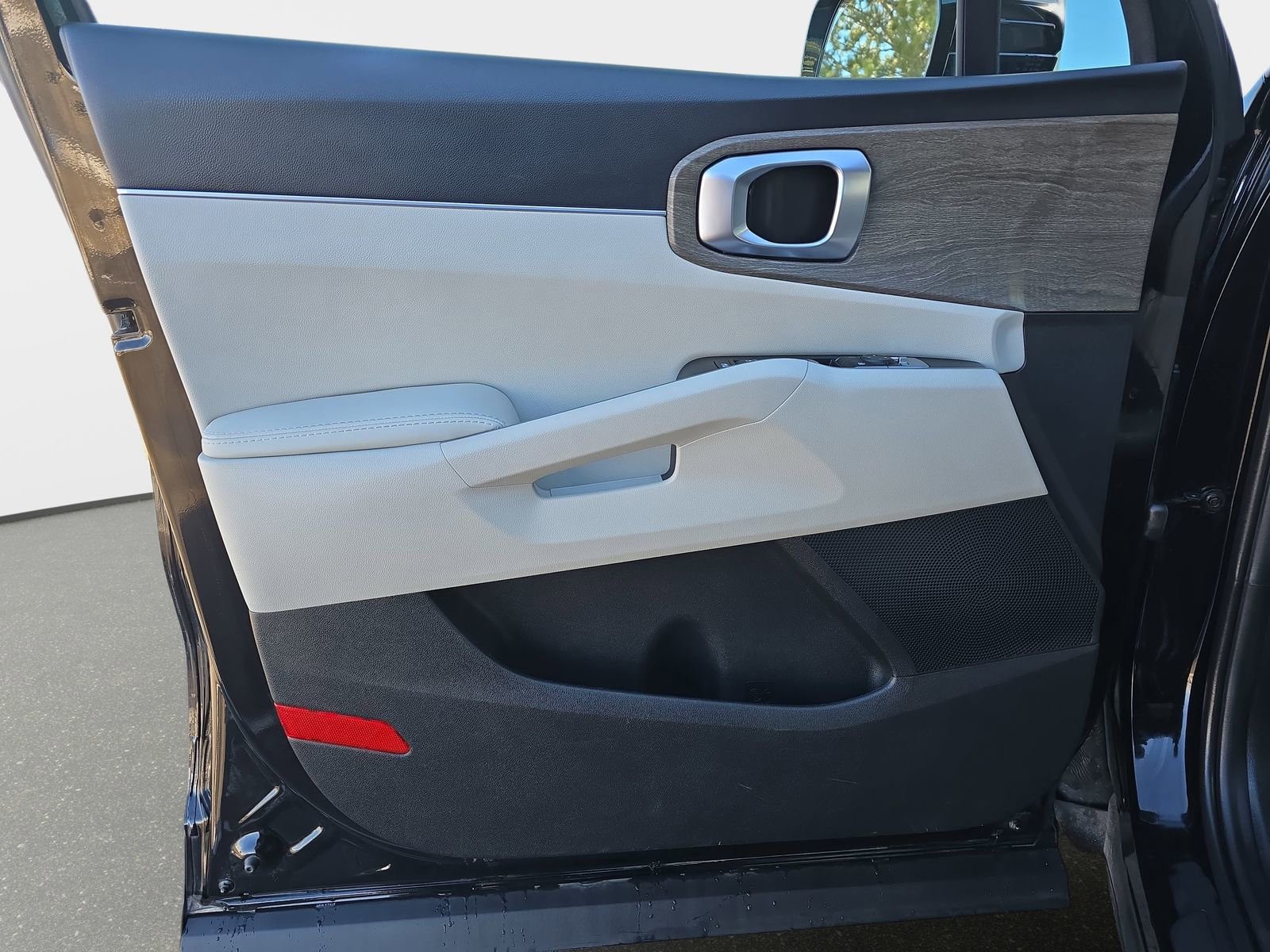 Used 2023 Kia Sorento S image 29