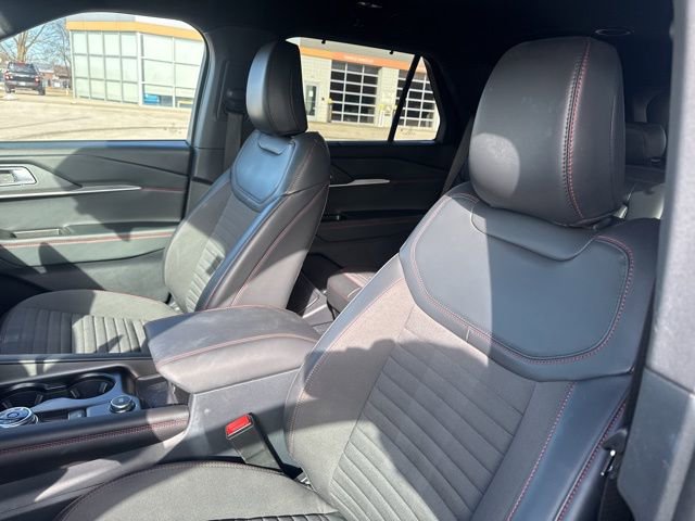 Used 2025 Ford Explorer ST-Line w/ Premium Package image 25