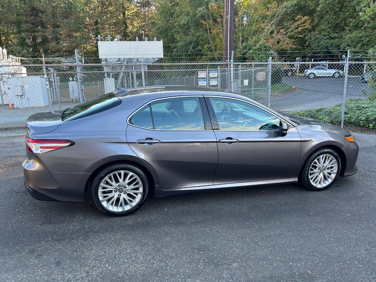 Used 2019 Toyota Camry XLE FWD image 4