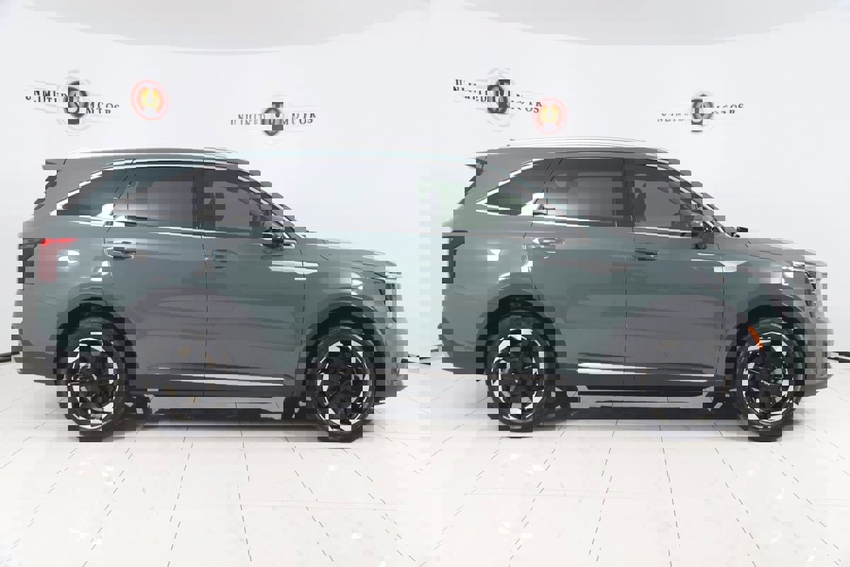 Used 2025 Kia Sorento EX image 2