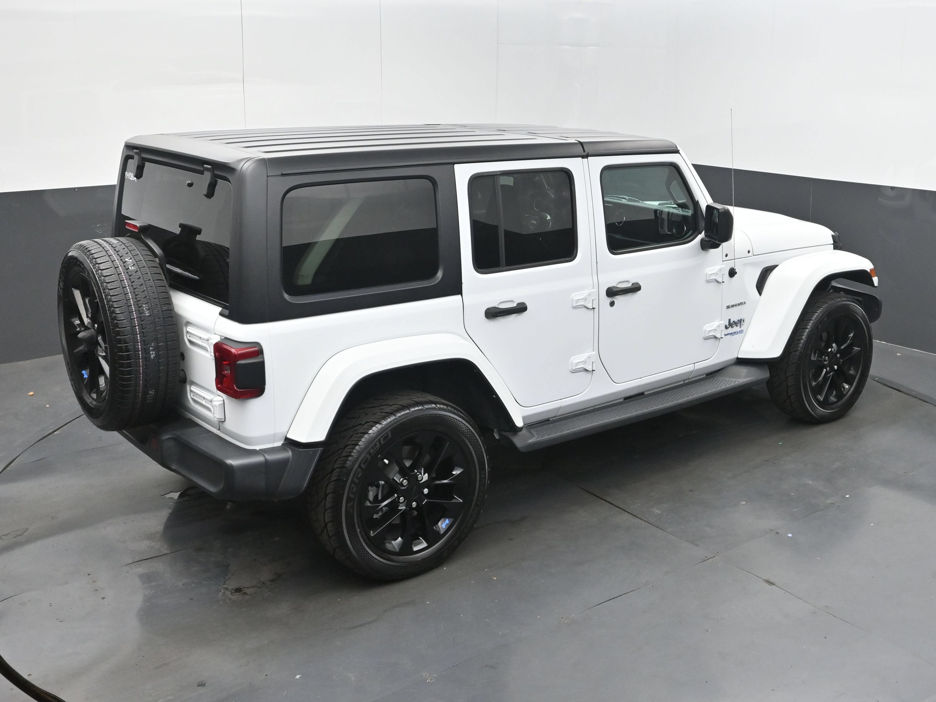 Used 2022 Jeep Wrangler Unlimited Sahara AWD/4WD image 38
