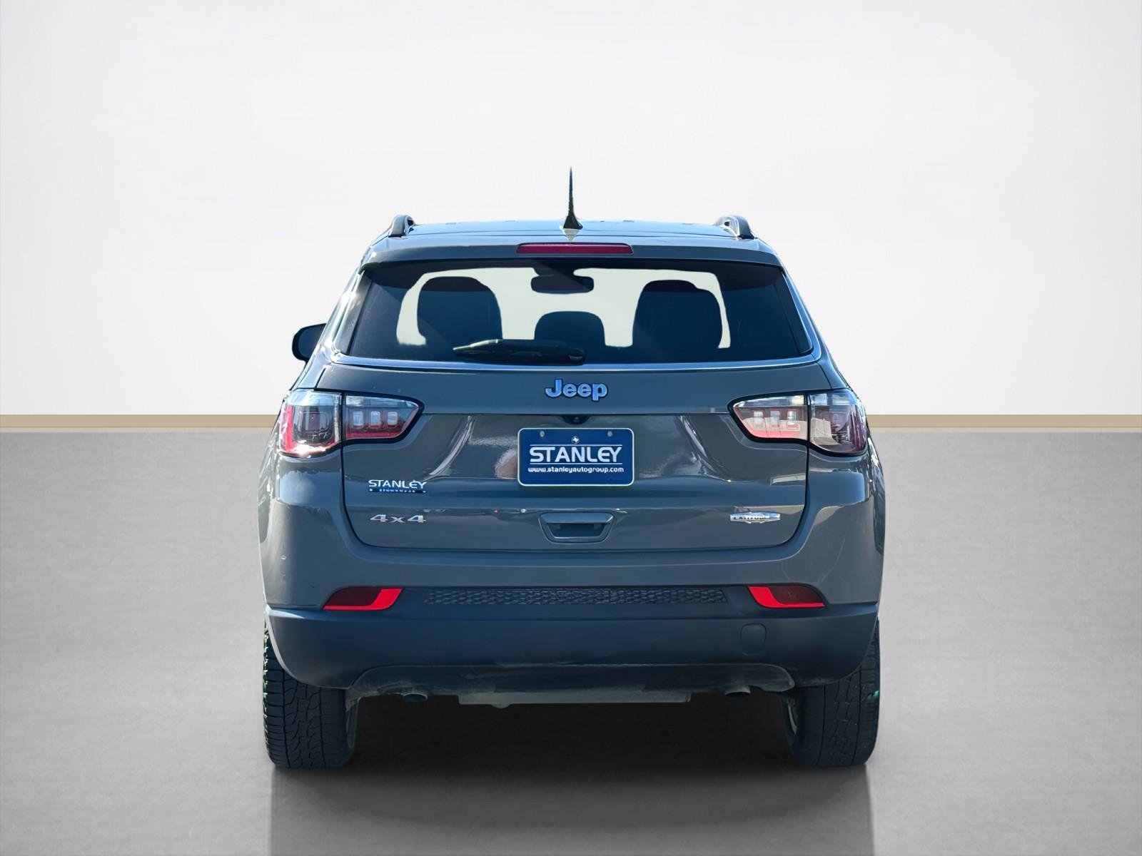 Used 2024 Jeep Compass Latitude image 6