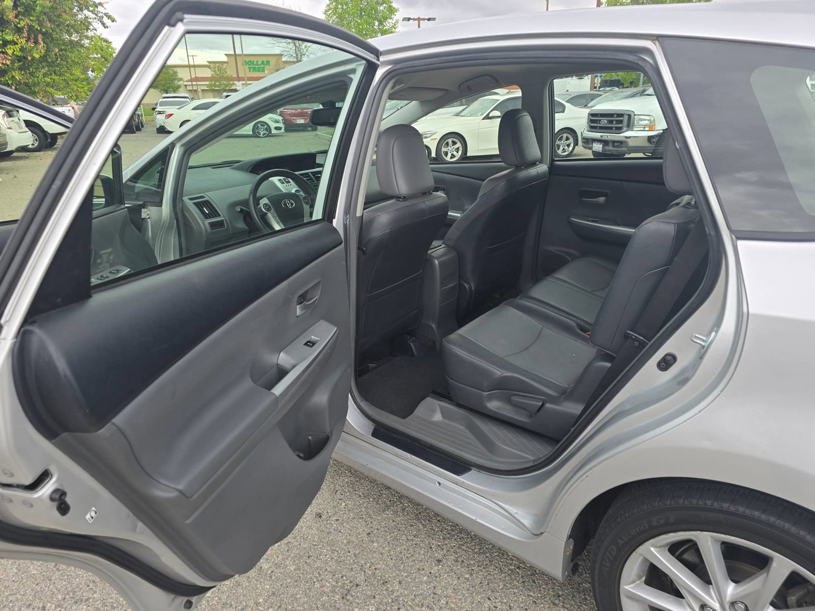 Used 2012 Toyota Prius V Five FWD image 11