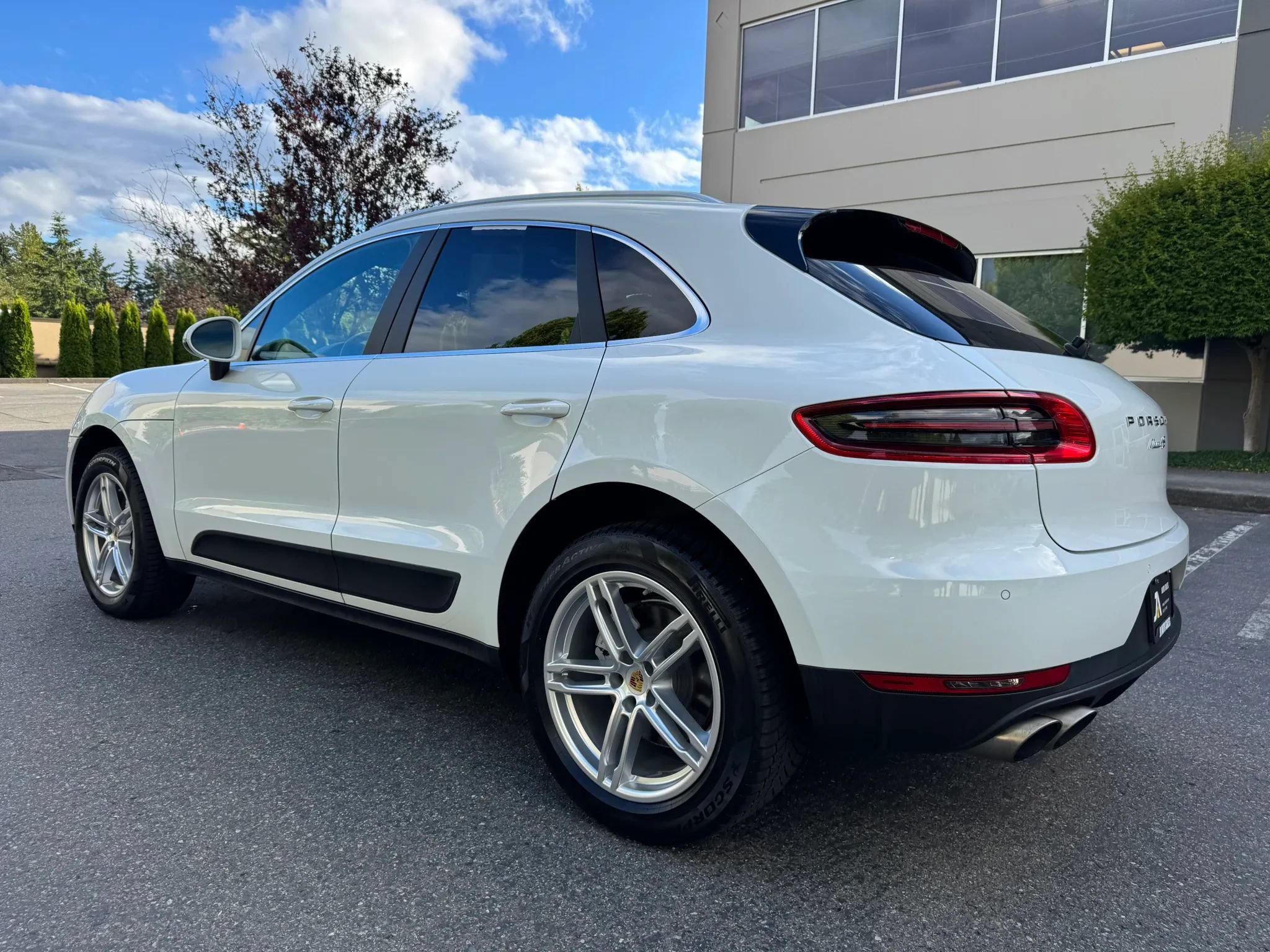 Used 2017 Porsche Macan S AWD/4WD image 7