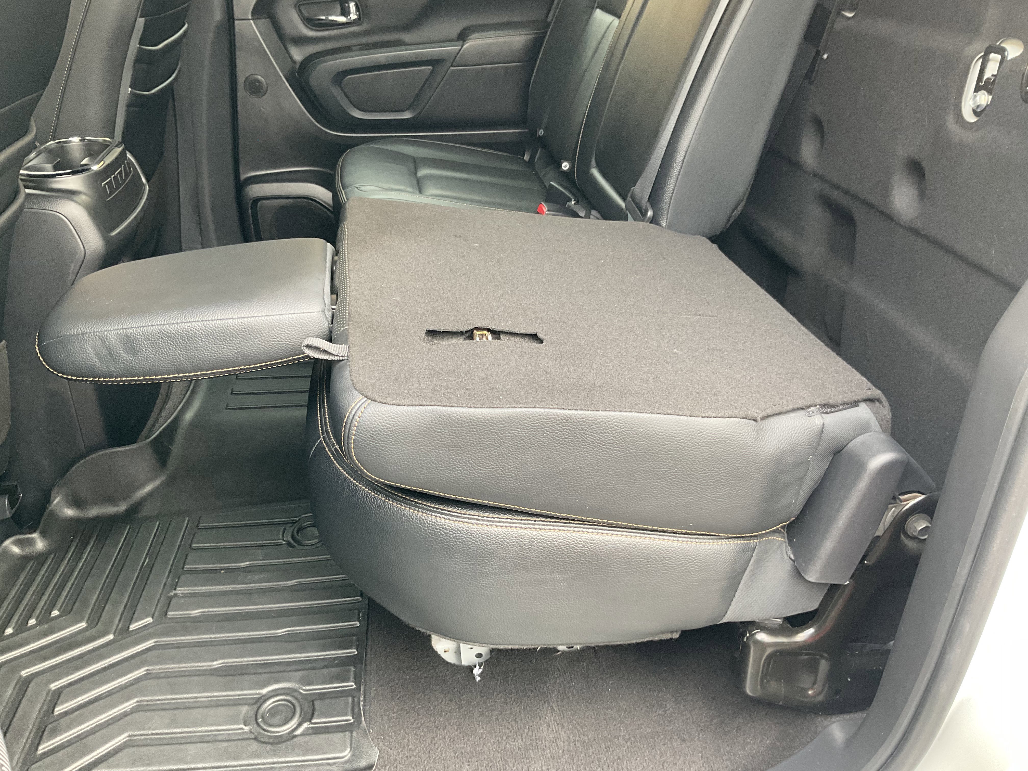 Used 2019 Nissan Titan SL w/ Midnight Edition image 43