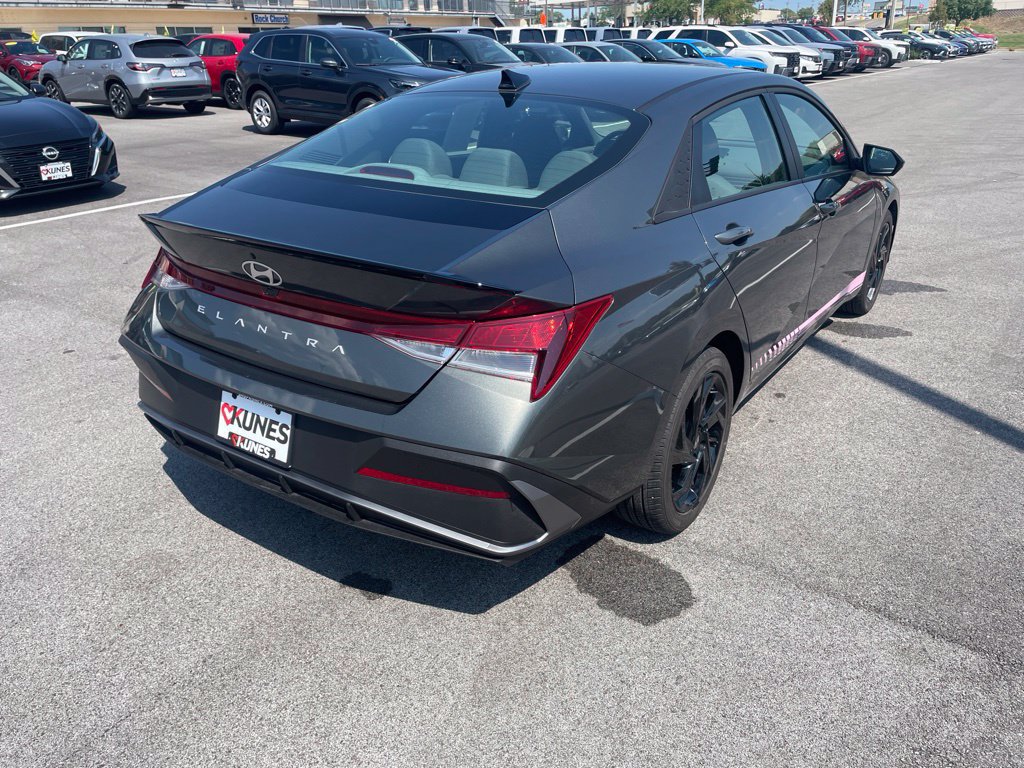 Used 2026 Hyundai Elantra Sport FWD image 4