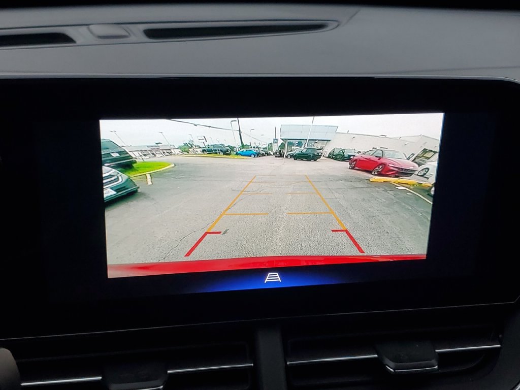 Used 2025 Chevrolet Trax LT FWD image 14