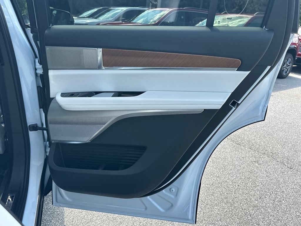 New 2027 Cadillac Vistiq Sport w/ LPO, Floor Liner Package AWD/4WD image 16