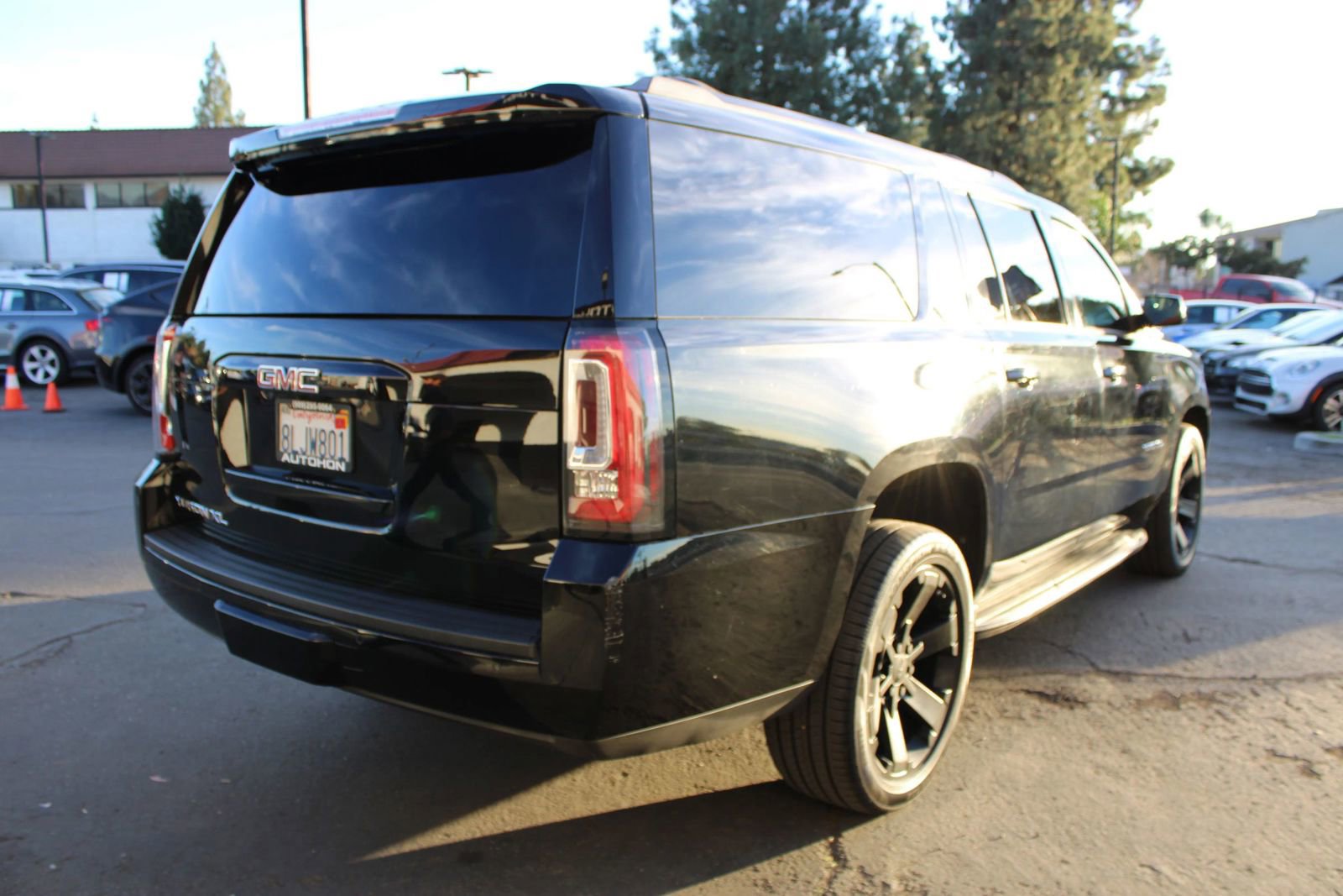 Used 2019 GMC Yukon XL SLT w/ Graphite Performance Edition image 35
