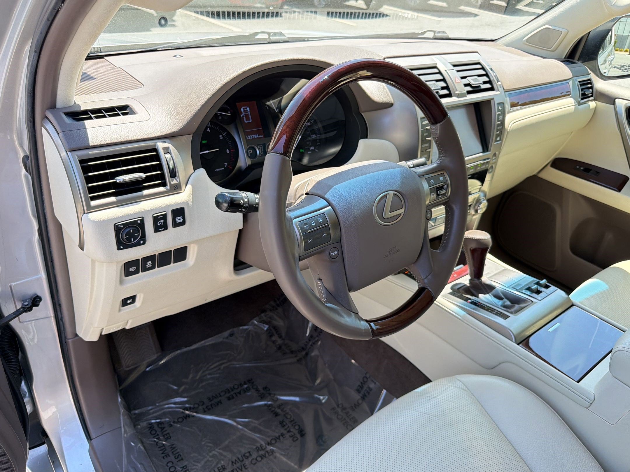 Used 2015 Lexus GX 460 w/ Premium Package AWD/4WD image 4