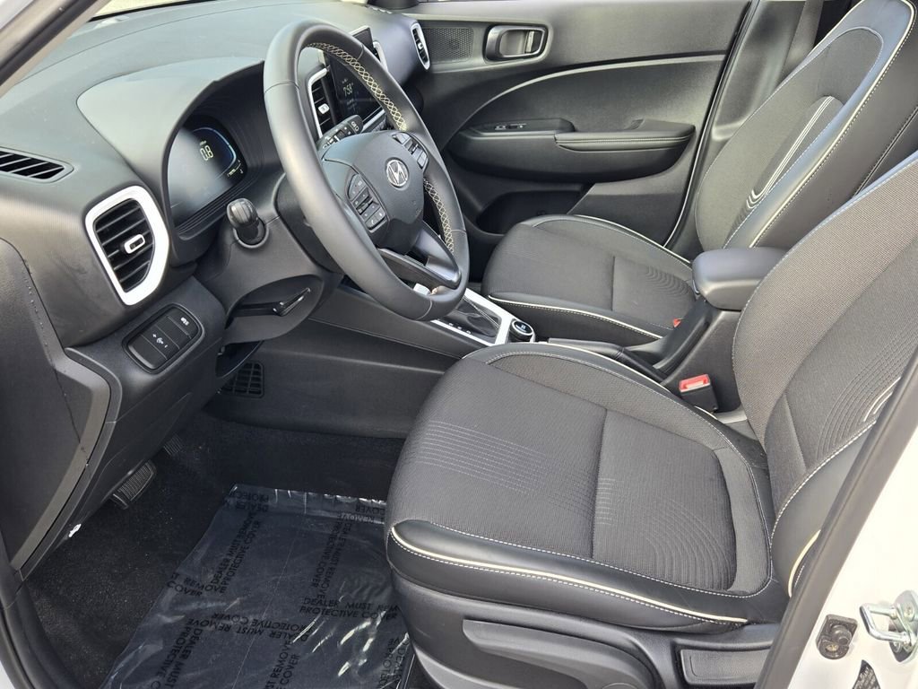 Certified 2025 Hyundai Venue Limited FWD image 10
