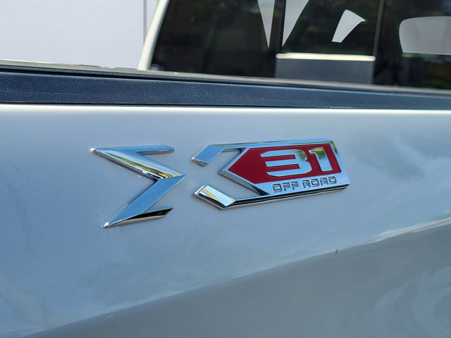 Used 2023 GMC Sierra 1500 SLT w/ SLT Premium Plus Package AWD/4WD image 5