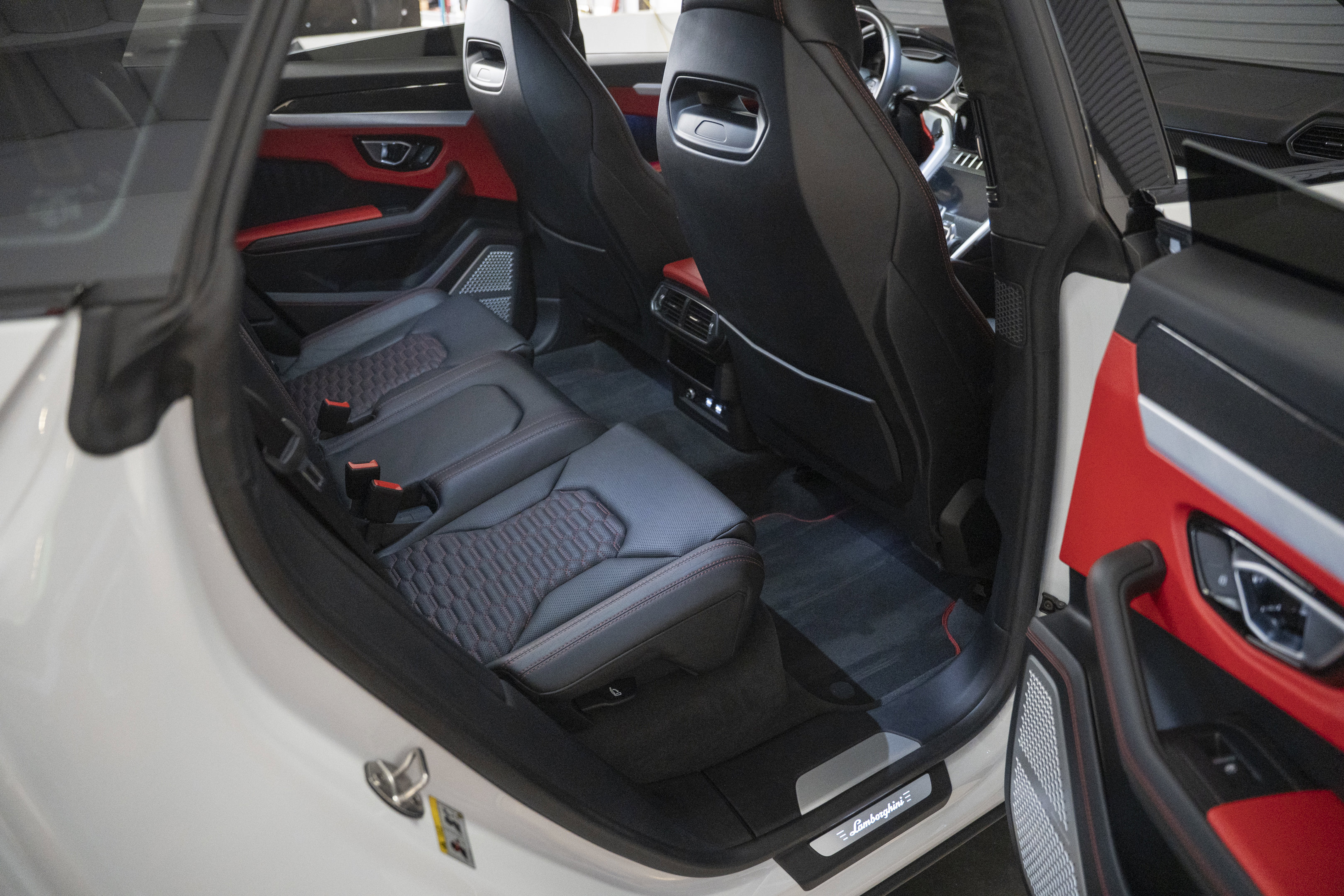Used 2021 Lamborghini Urus AWD image 35