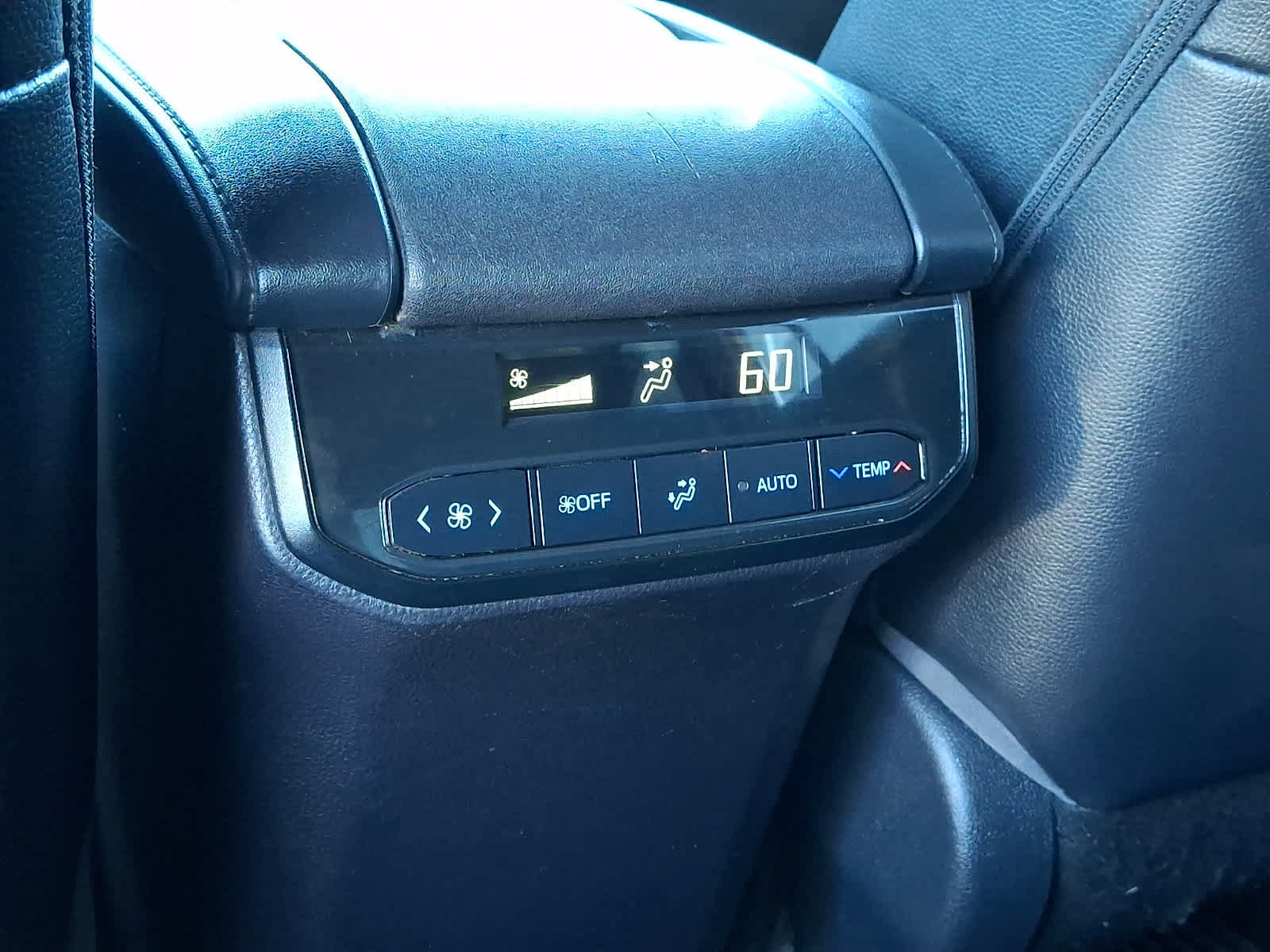 Used 2022 Toyota Highlander XSE AWD/4WD image 14
