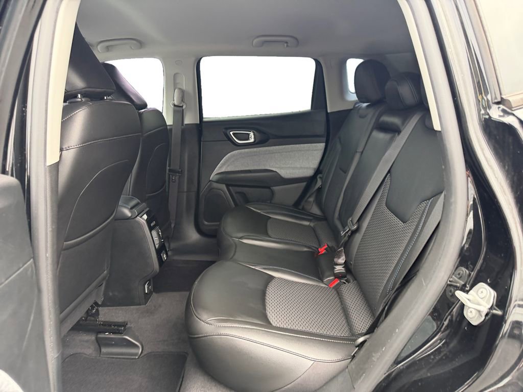 Used 2022 Jeep Compass Latitude FWD image 16