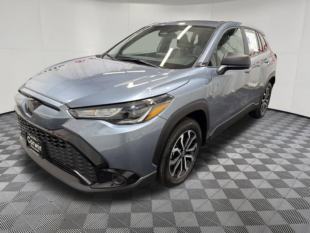 Used 2025 Toyota Corolla Cross AWD Hybrid image 3