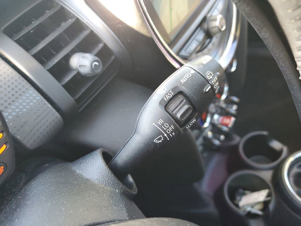 Used 2017 MINI Cooper 4-Door Hardtop image 28