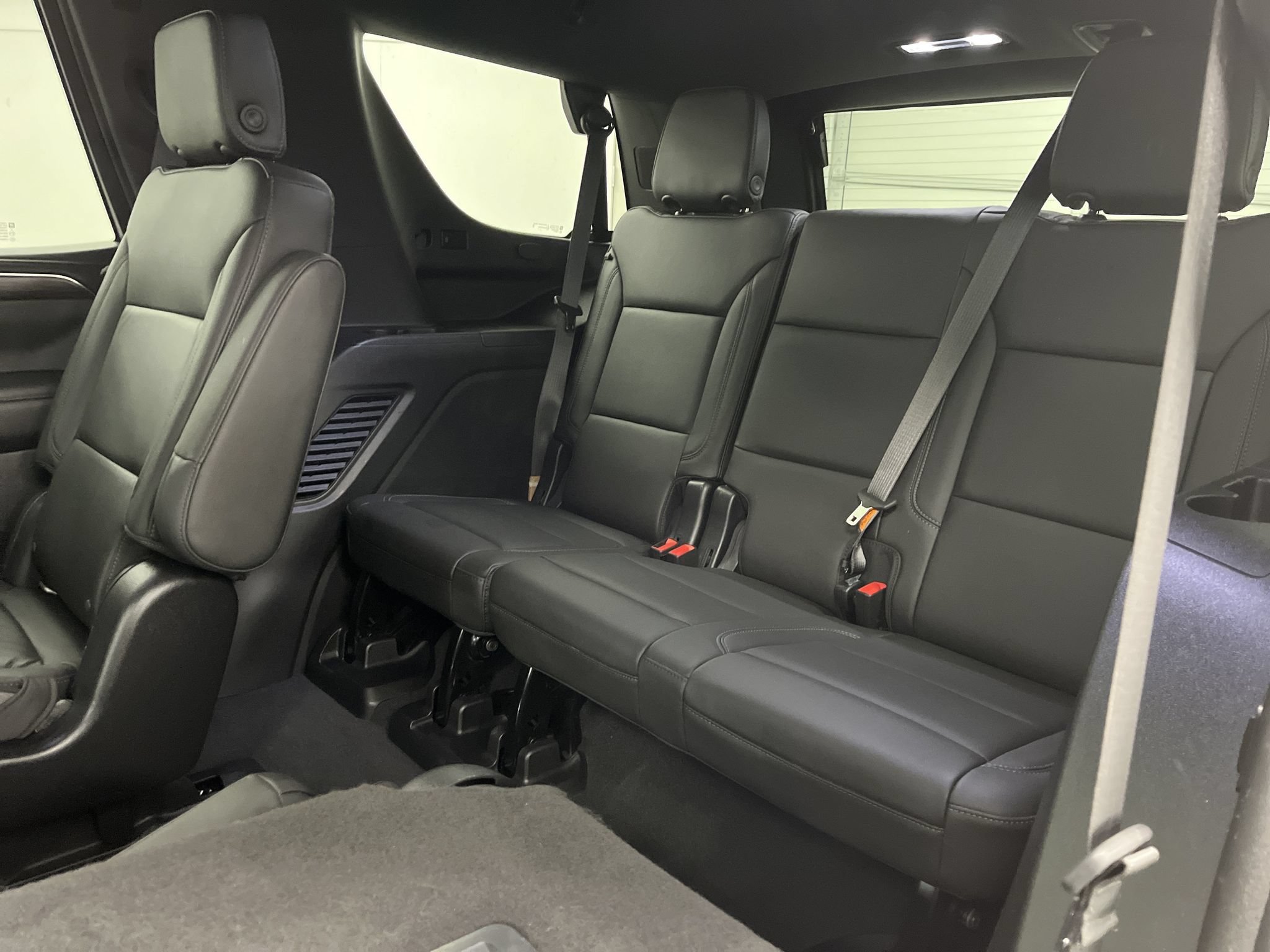 Used 2022 Chevrolet Tahoe LT w/ Luxury Package AWD/4WD image 17