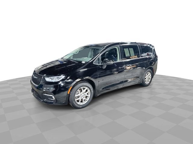 Used 2024 Chrysler Pacifica Touring-L FWD image 5
