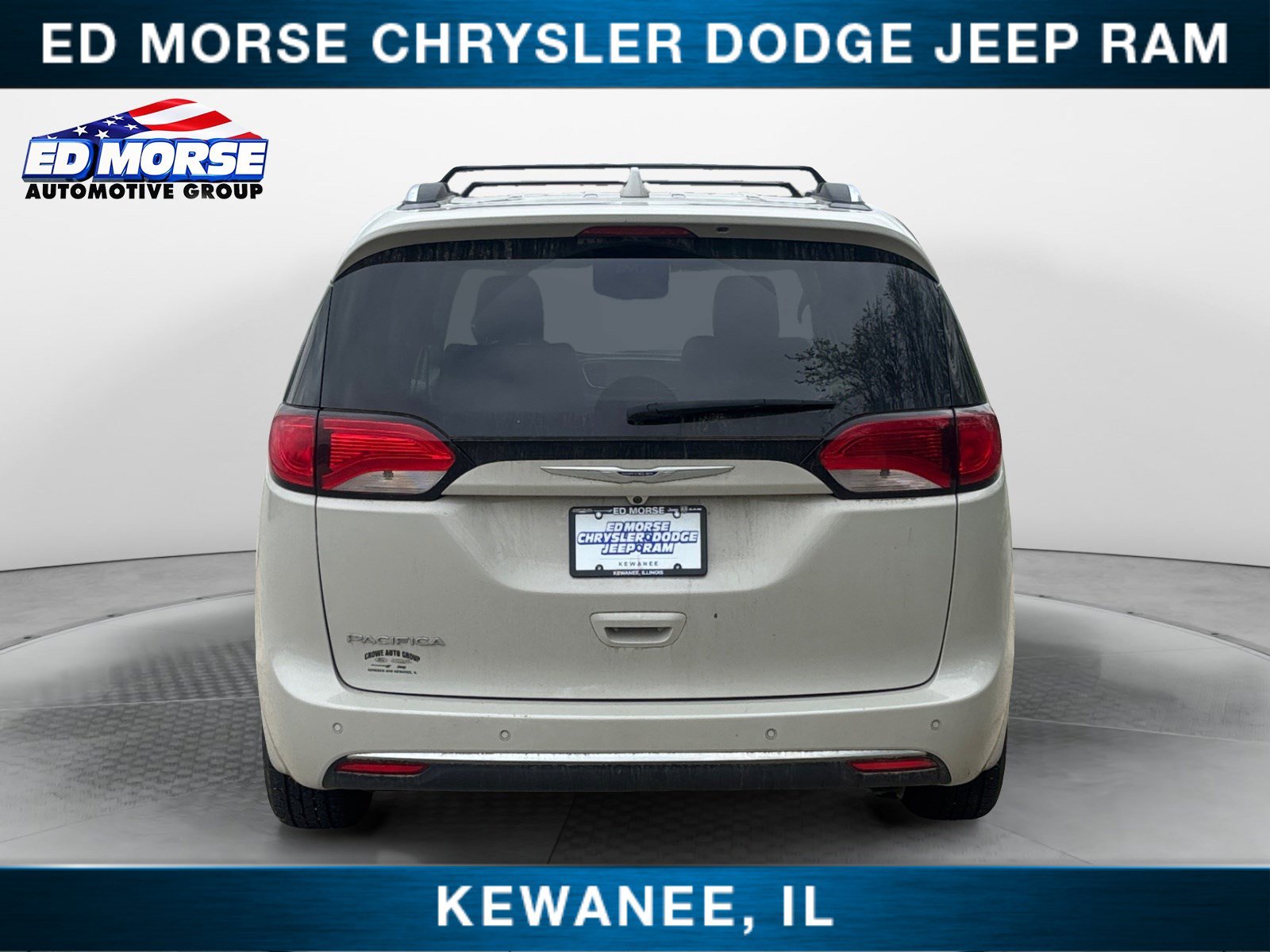 Used 2019 Chrysler Pacifica Touring-L FWD image 4