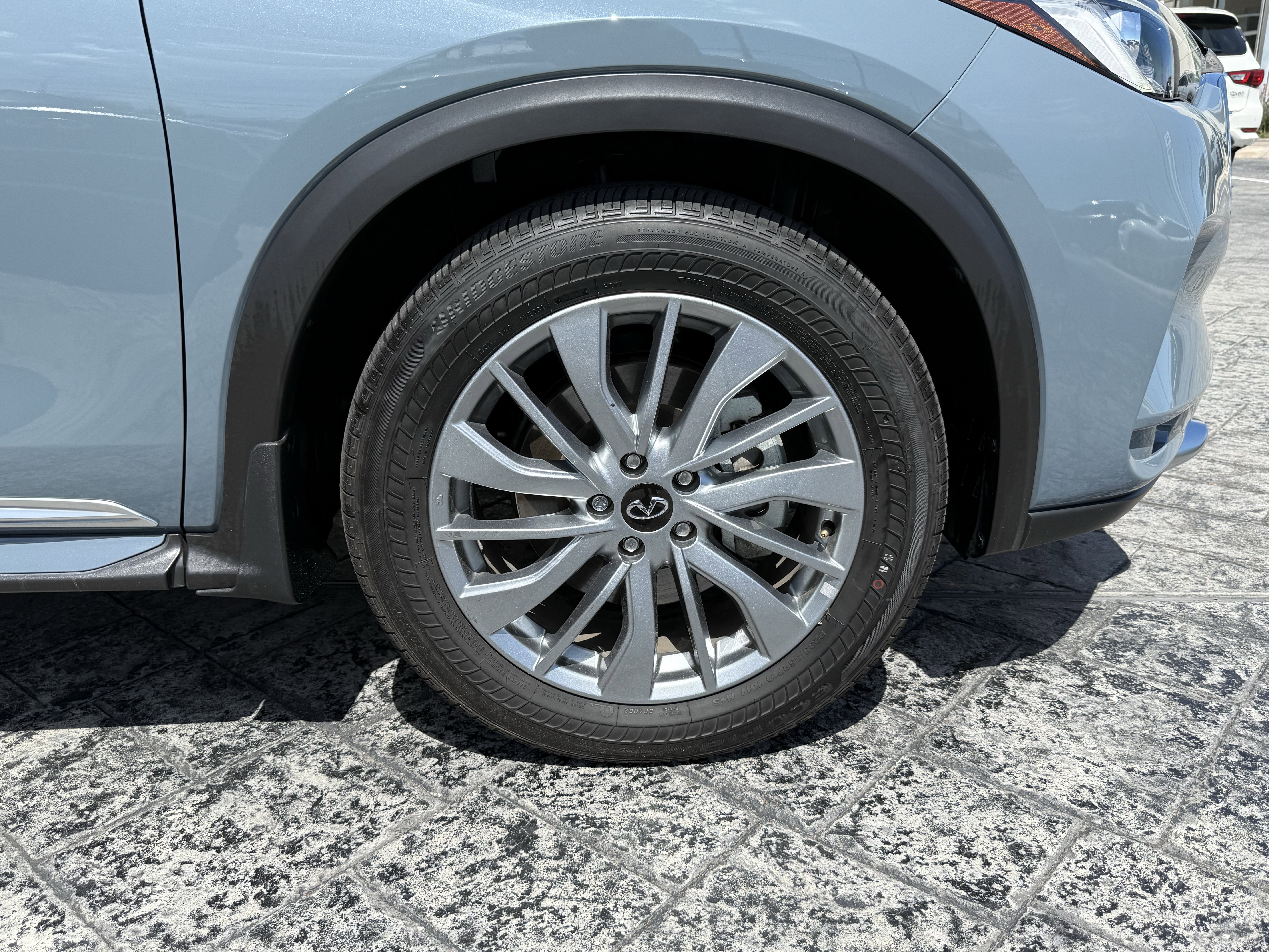 Certified 2025 INFINITI QX50 Luxe w/ Accent Package image 10