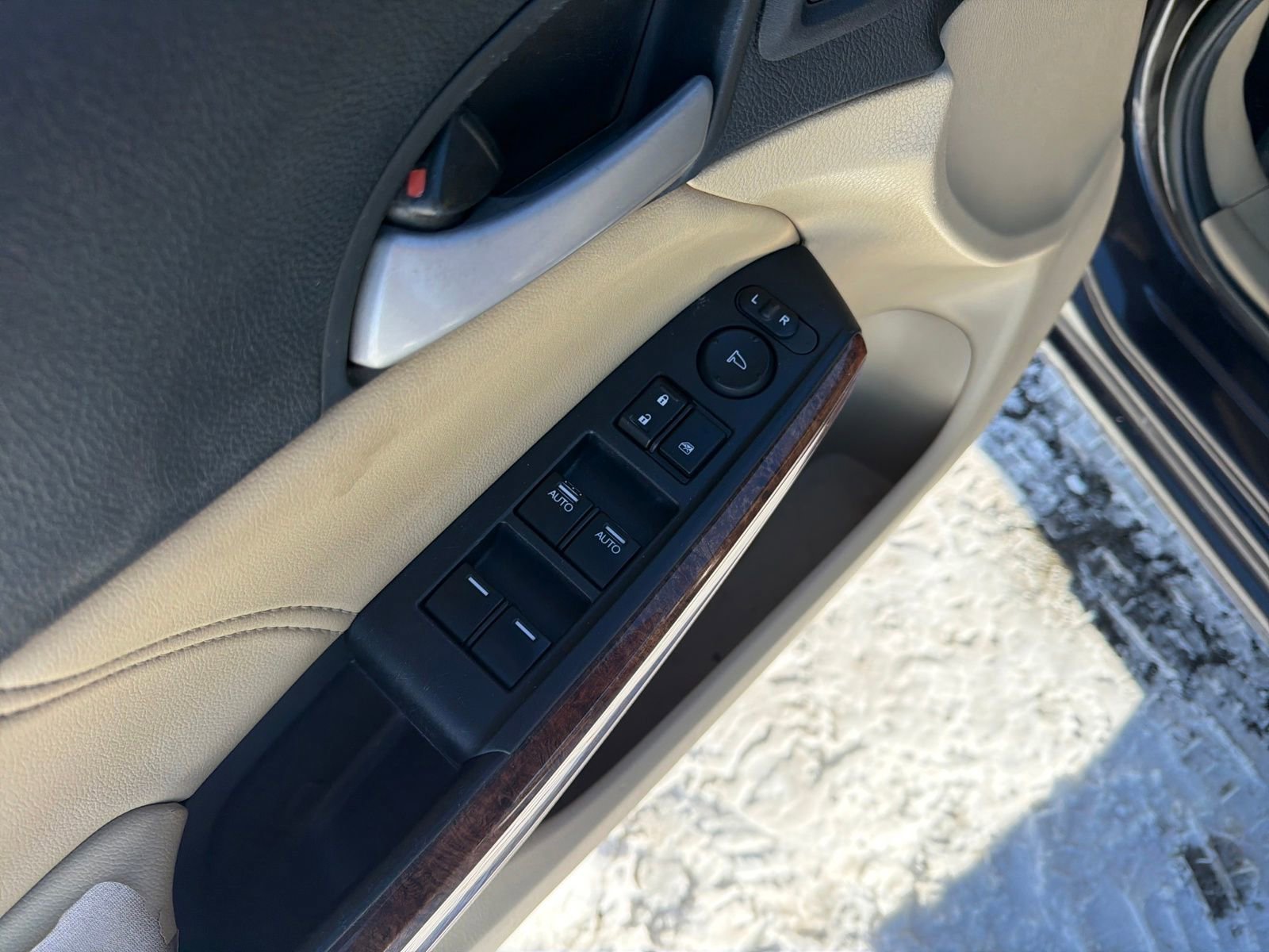 Used 2012 Honda Accord EX-L image 11