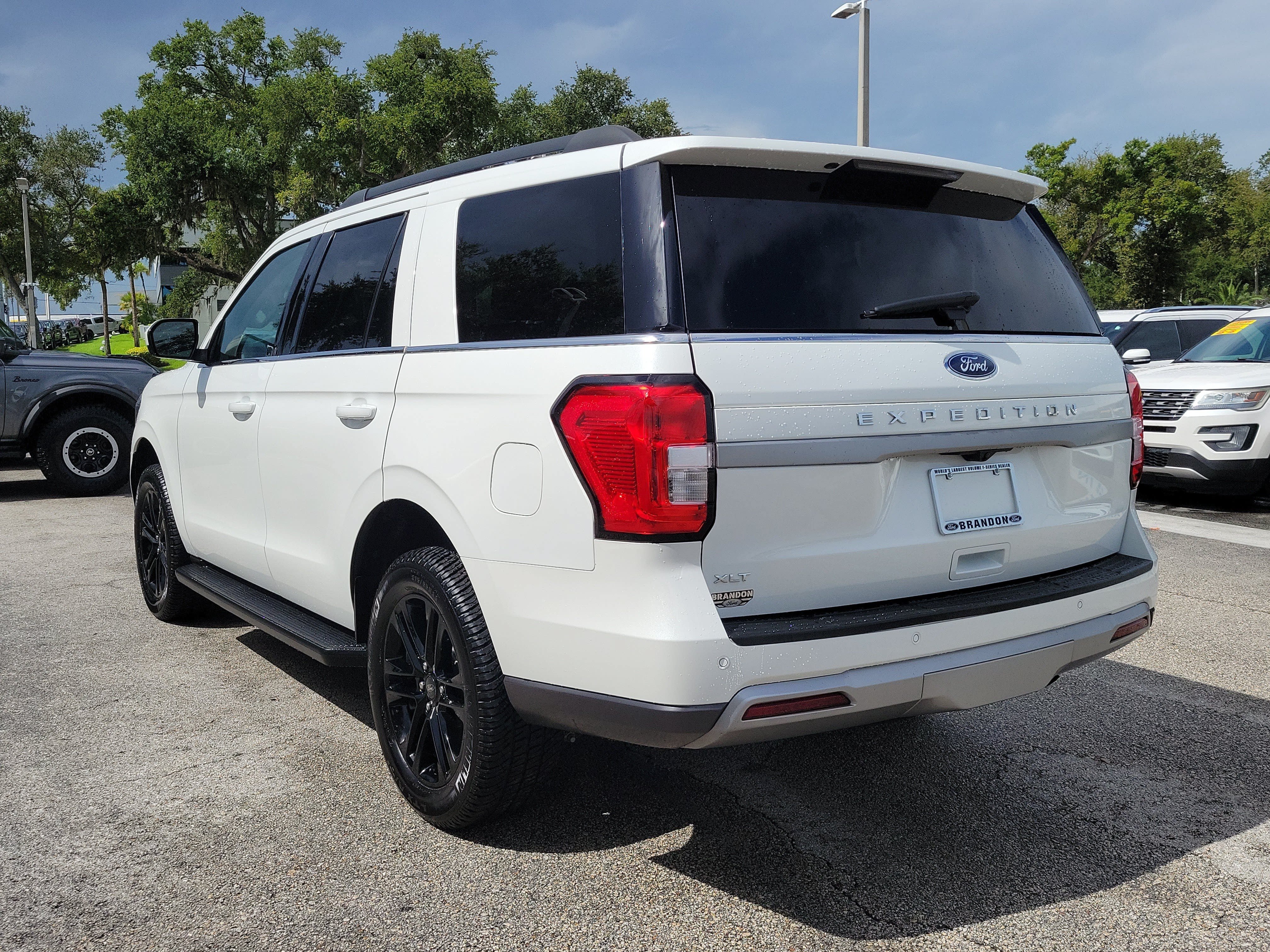 Used 2024 Ford Expedition XLT RWD image 7