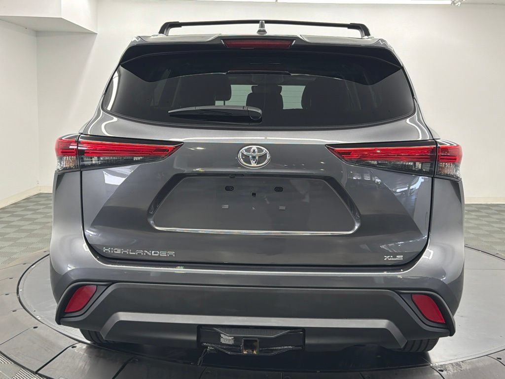 Used 2022 Toyota Highlander XLE FWD image 11