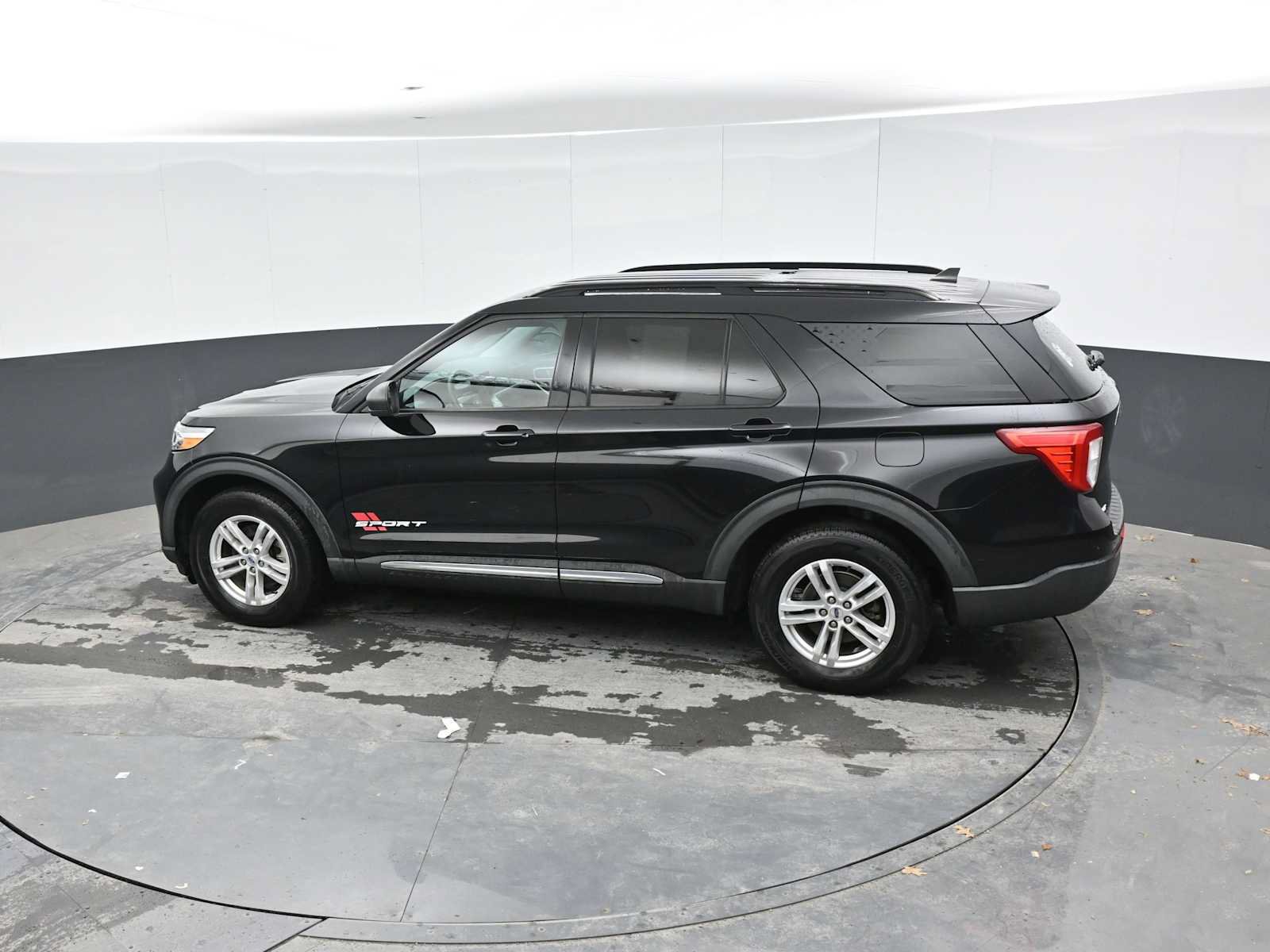 Used 2021 Ford Explorer XLT AWD/4WD image 13