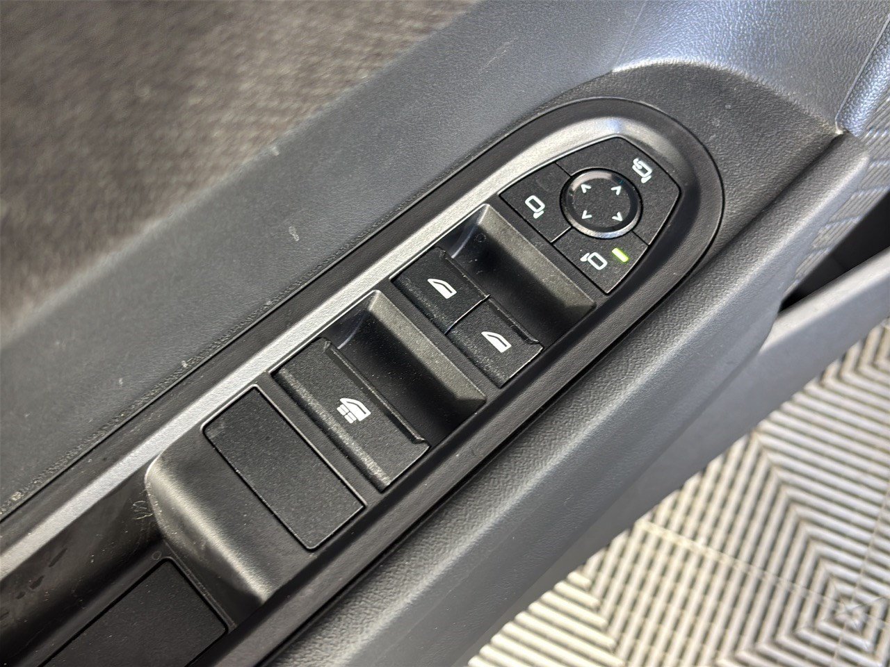 Certified 2025 MINI Cooper S FWD image 15