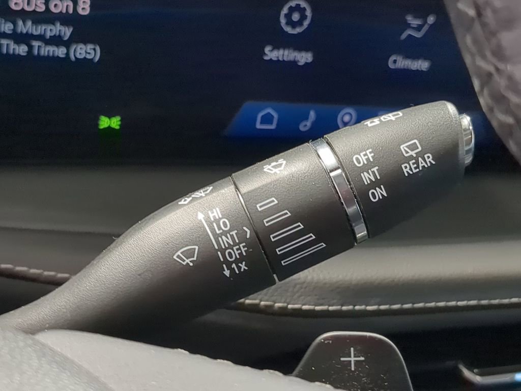 Used 2024 Cadillac XT4 Luxury w/ Cold Weather Package image 38