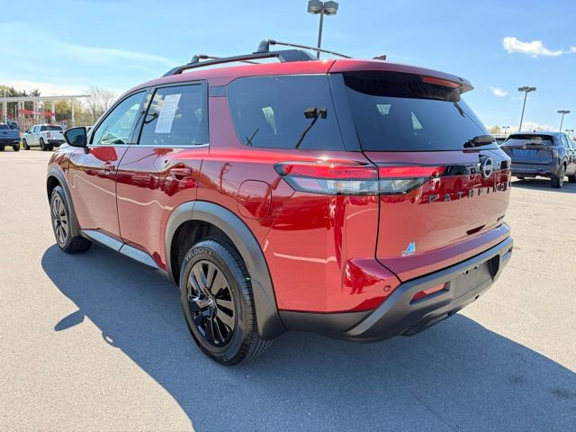 Certified 2024 Nissan Pathfinder SV w/ Black Appearance Package image 7