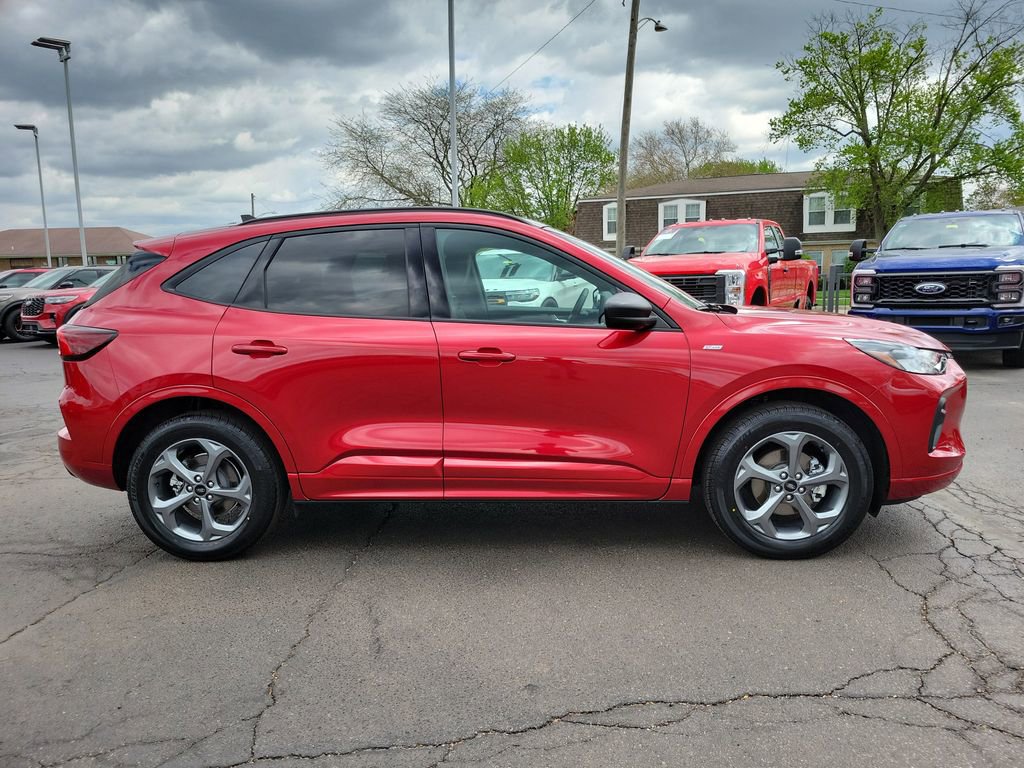 Certified 2023 Ford Escape ST-Line w/ Tech Pack #1 AWD/4WD image 3